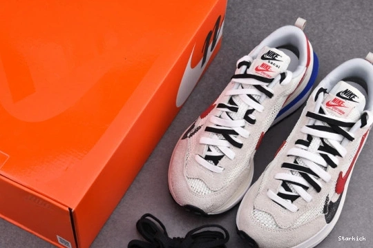 Vaporwaffle  sacai Sport Royal CV1363-100 Nike Game Fuchsia 0211